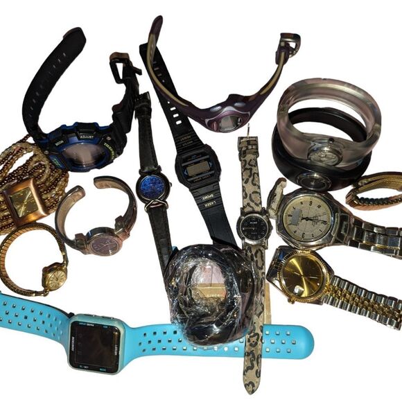 Large lot of vintage watches repair or‎ parts